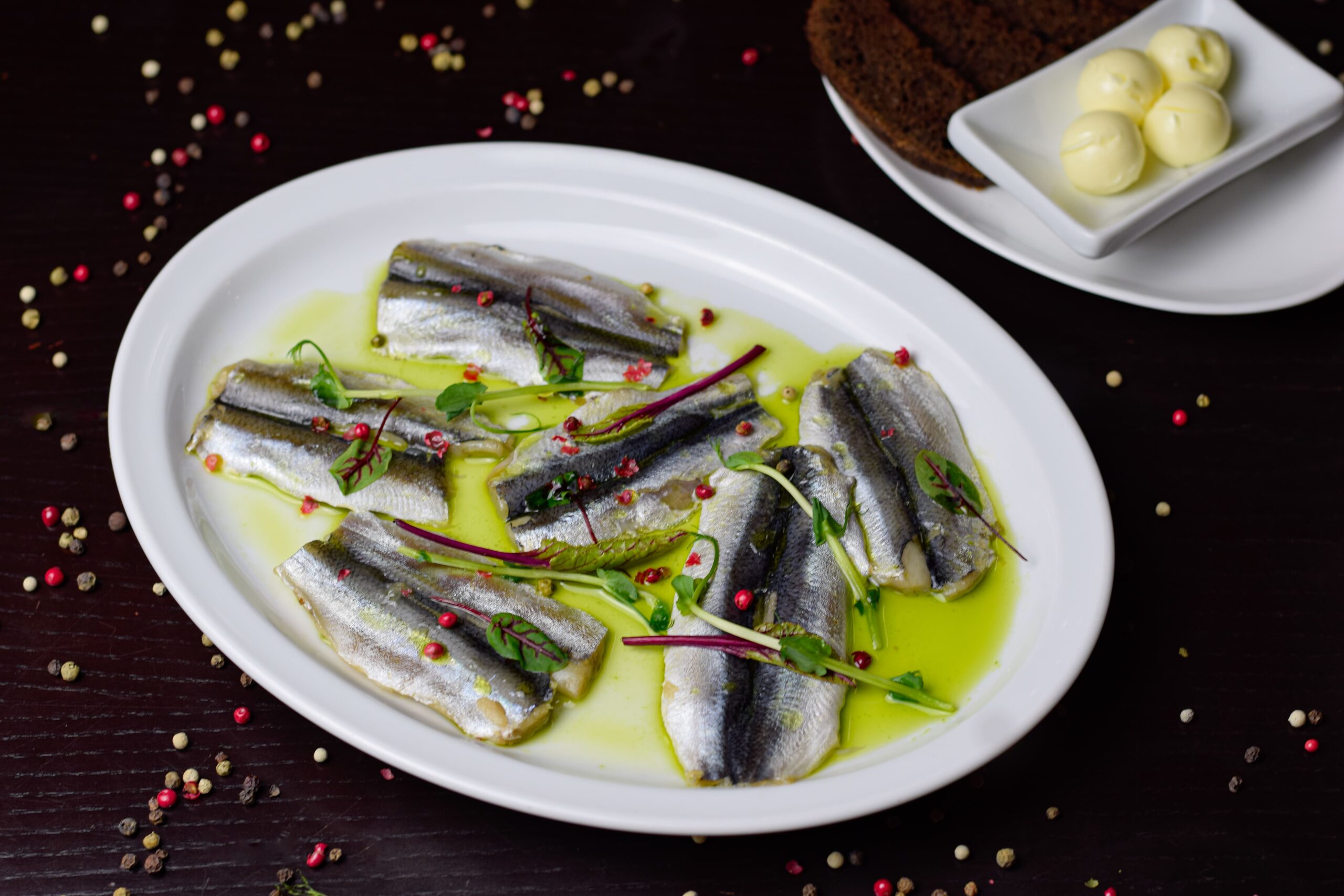 Анчоус слабосолений зі спеціями