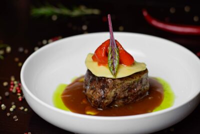 Філе міньйон з равіоло качо – е – Пепе