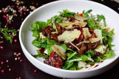 Теплий салат з яловичиною