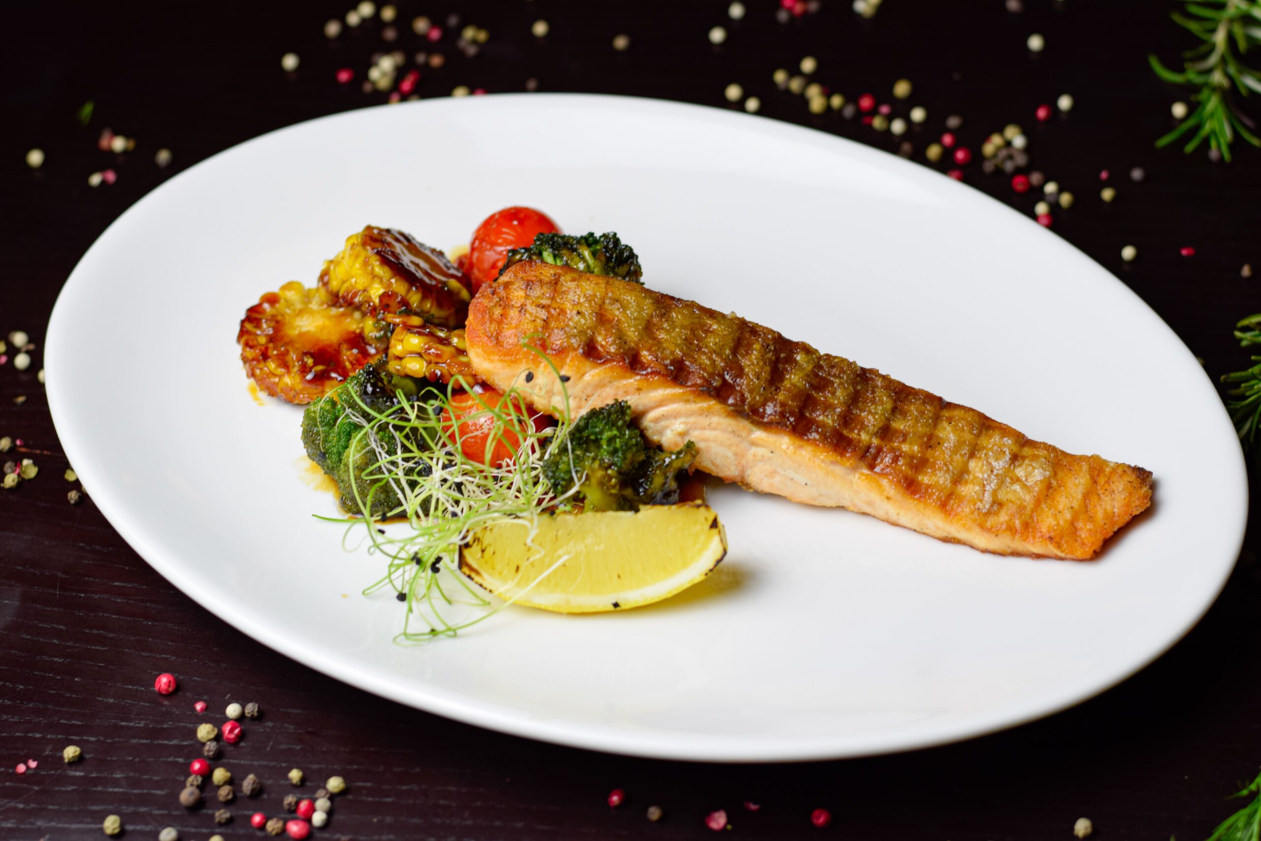 Лосось гриль з овочами